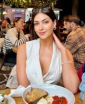 Estelle +971586877045